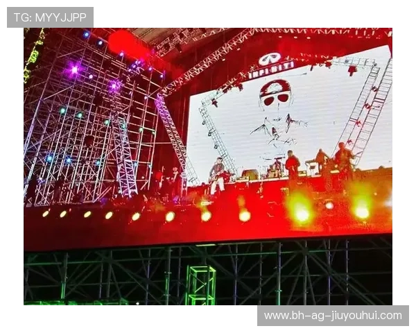 三十秒足球场震天呐喊声点燃全场激情瞬间回荡在夜空之中回响整城